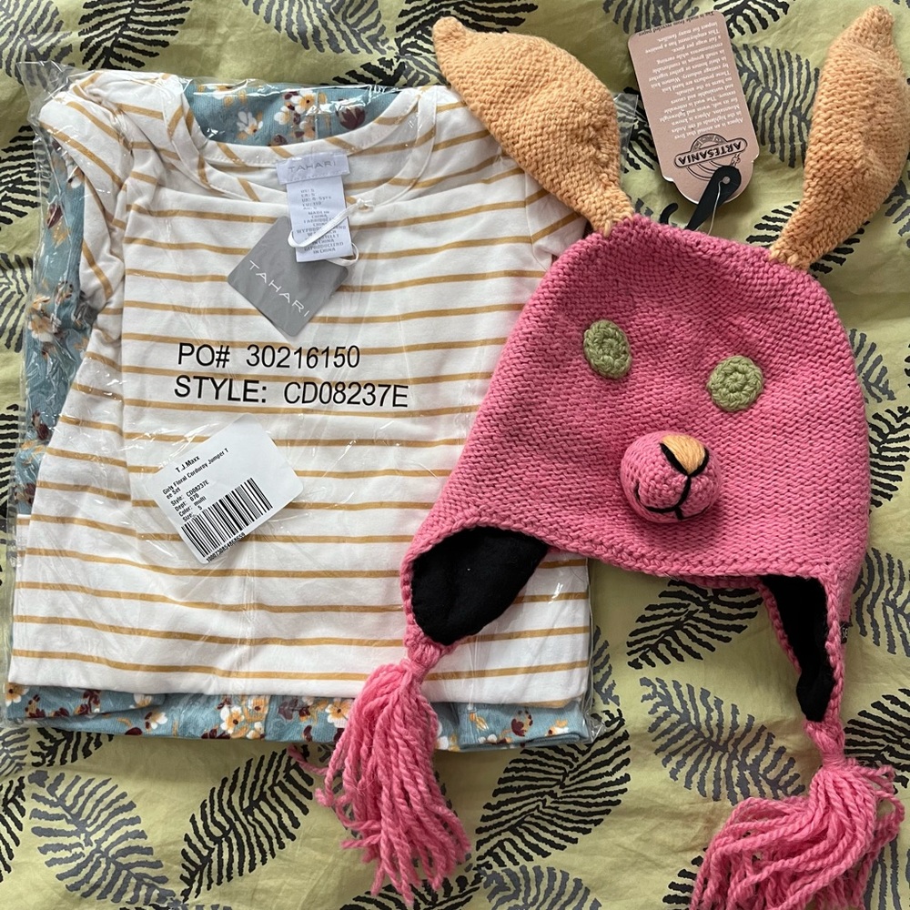 🌙 Brand new girls outfit and hat 🌙